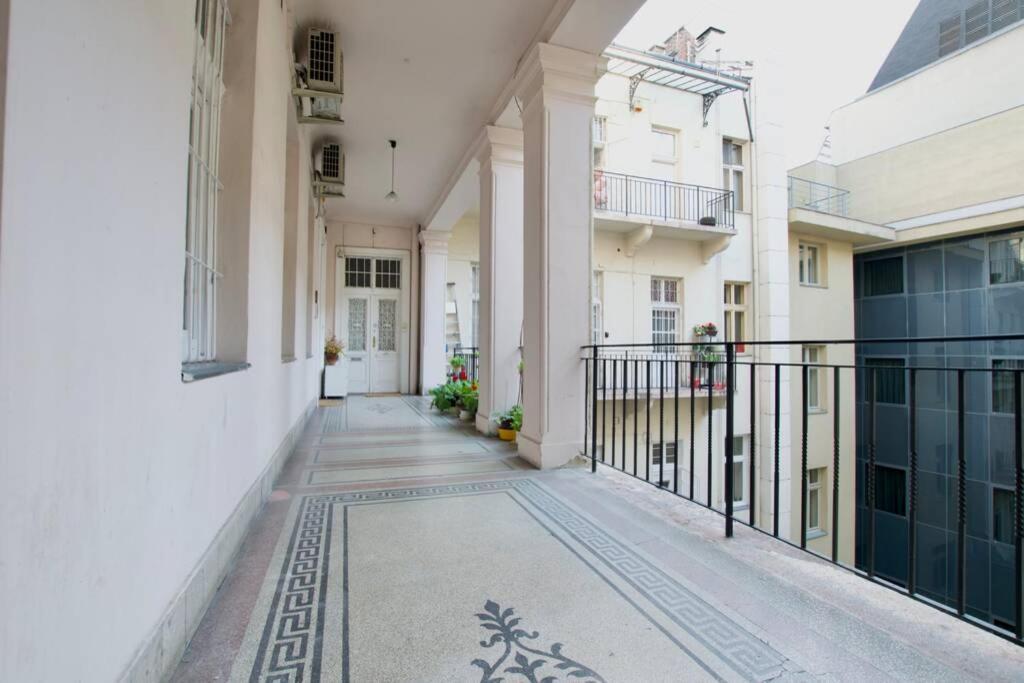 Premium Apartment By Hi5-Vaci Str. 3 Bedroom Budapest Bagian luar foto